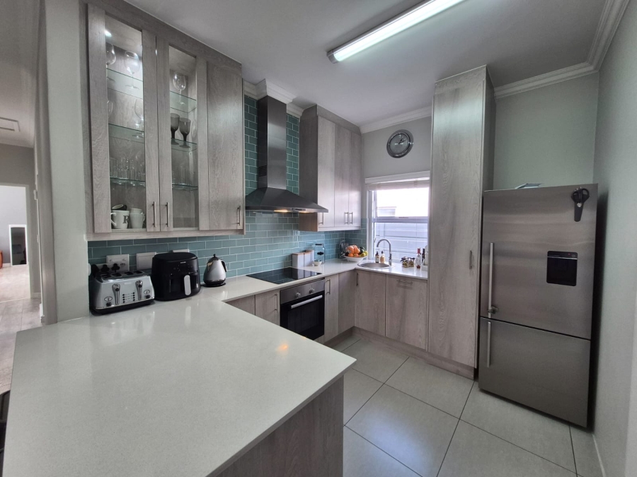 3 Bedroom Property for Sale in Sunningdale Western Cape